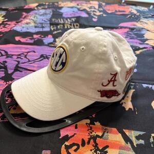 NWOT UNIVERSITY OF ARKANSAS SEC COLLEGES AOP ADJUSTABLE HAT IN WHITE ZEPHYR OSFM